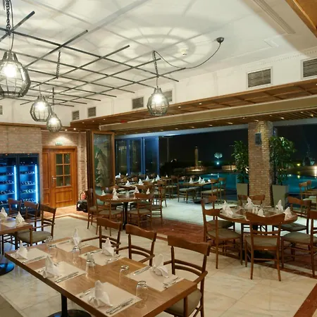 塞萨洛尼基皇家酒店 4* Peraía