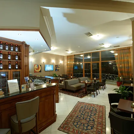 塞萨洛尼基皇家酒店 Peraía