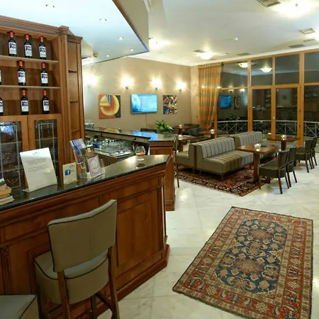 塞萨洛尼基皇家酒店 Peraía
